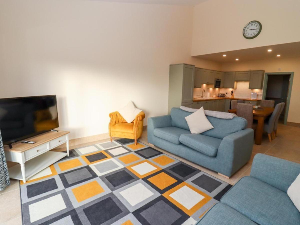 Bears Court Apartment Cheltenham